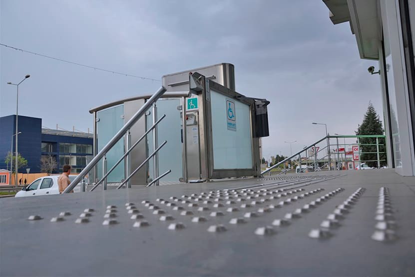 açık engelli asansörü